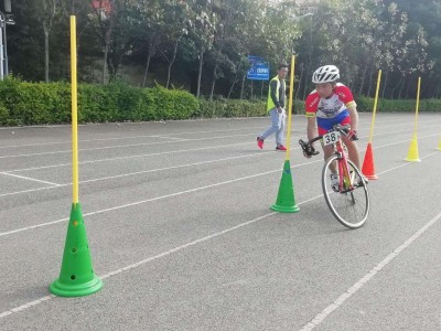 开云：拉齐昆明建业在比赛中遇到困难