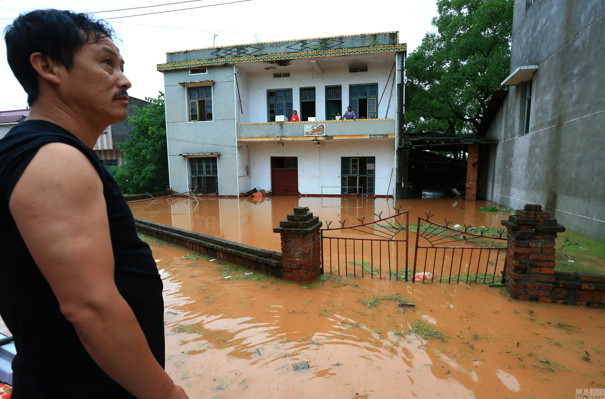 意大利罗马遭遇暴雨洪水袭击，历史建筑受损严重